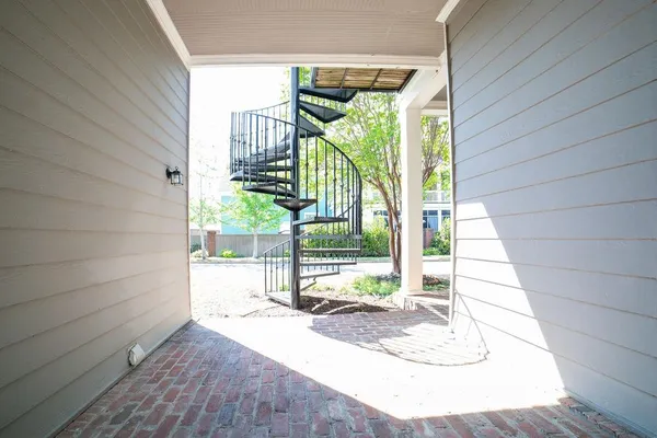 a porch with view of outdoor space