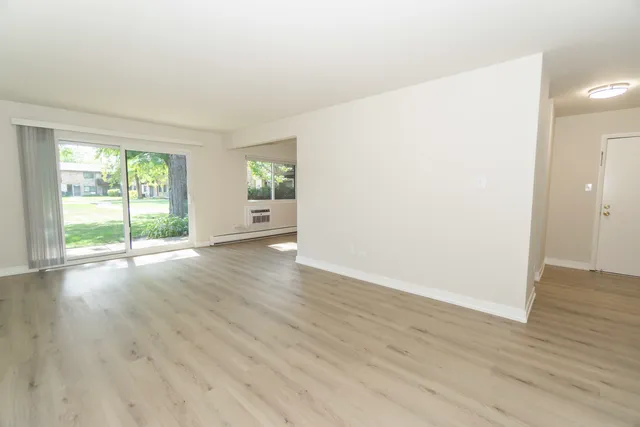 $177,700 | 2640 North Windsor Drive, Unit 102, Arlington Heights, IL 60004