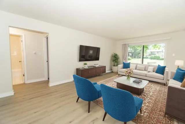 $177,700 | 2640 North Windsor Drive, Unit 102, Arlington Heights, IL 60004