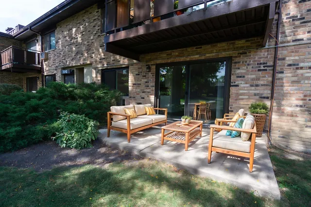 $177,700 | 2640 North Windsor Drive, Unit 102, Arlington Heights, IL 60004