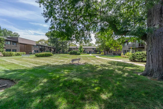 $177,700 | 2640 North Windsor Drive, Unit 102, Arlington Heights, IL 60004