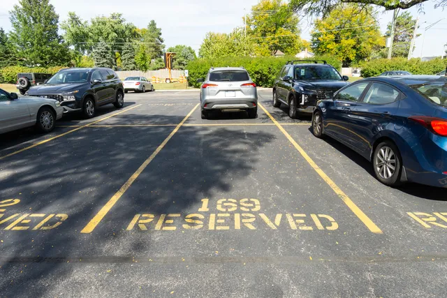 $177,700 | 2640 North Windsor Drive, Unit 102, Arlington Heights, IL 60004