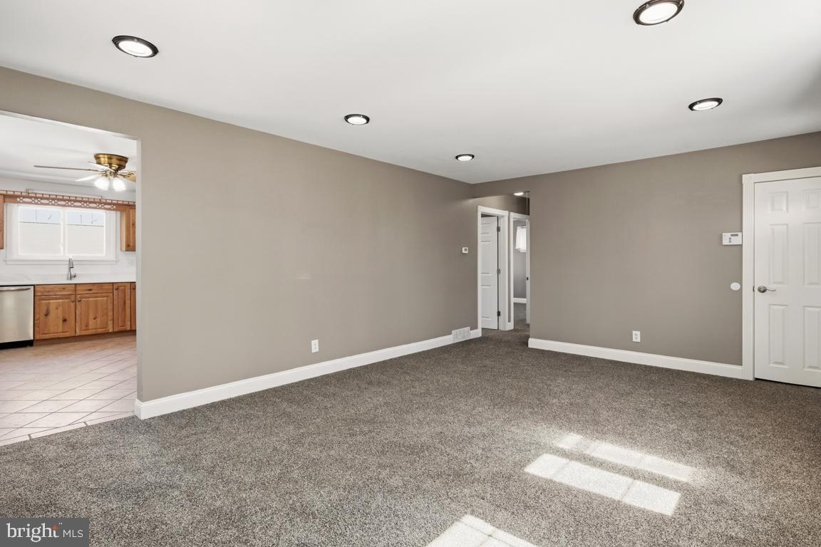 416 Stuart Lane Ambler, PA 19002 - Photo 11 of 42