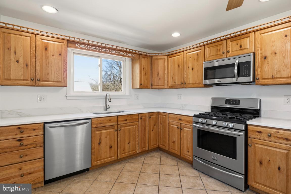 416 Stuart Lane Ambler, PA 19002 - Photo 13 of 42