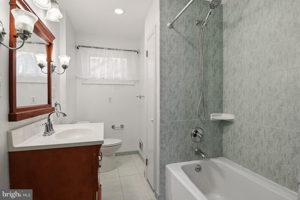 416 Stuart Lane Ambler, PA 19002 - Photo 19 of 42