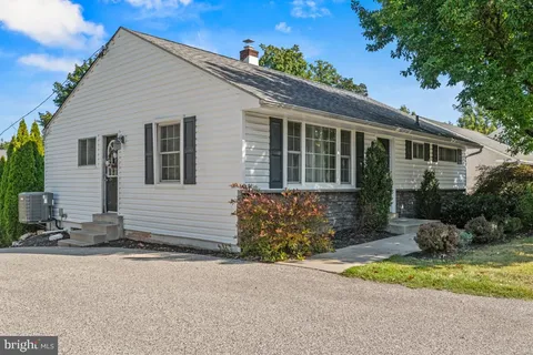 $750,000 | 416 Stuart Lane, Ambler, PA 19002