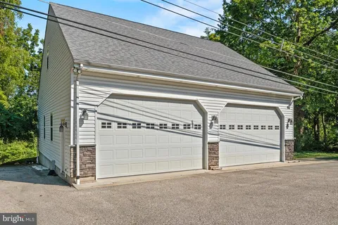 $750,000 | 416 Stuart Lane, Ambler, PA 19002