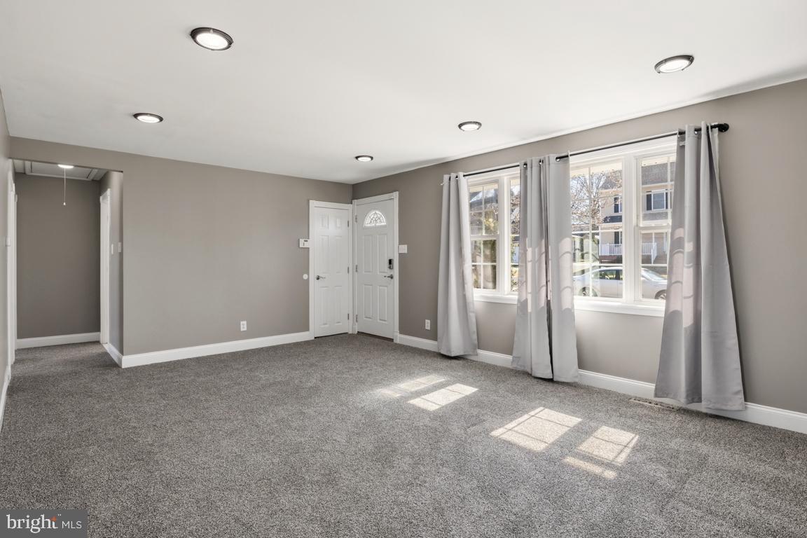 416 Stuart Lane Ambler, PA 19002 - Photo 6 of 42