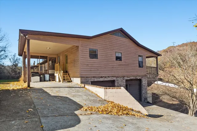 a view of a house with backyard
