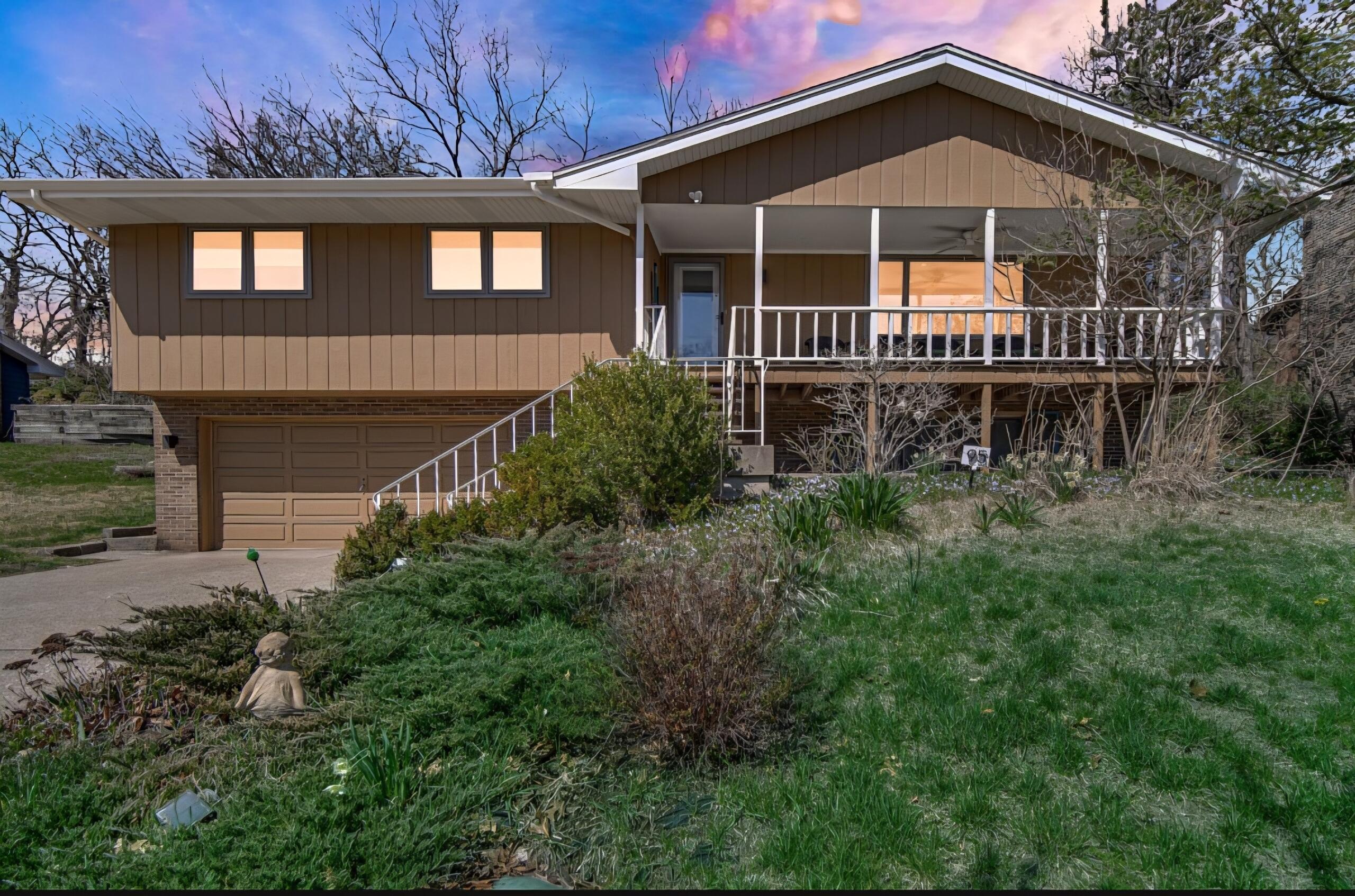 95 Diana Road Ogden Dunes, IN 46368 - Photo 1 of 30 2560x1693