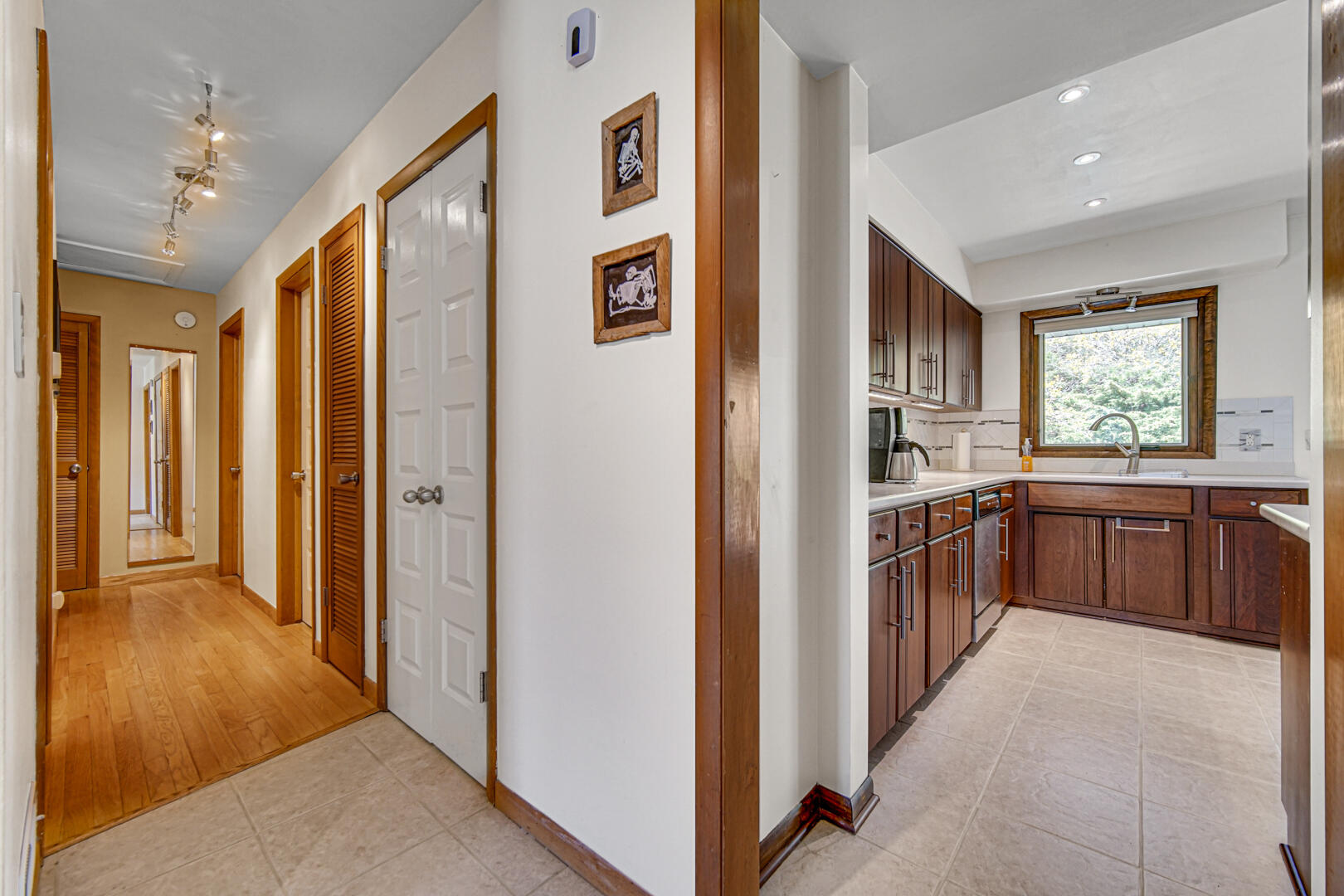 95 Diana Road Ogden Dunes, IN 46368 - Photo 12 of 30 1620x1080