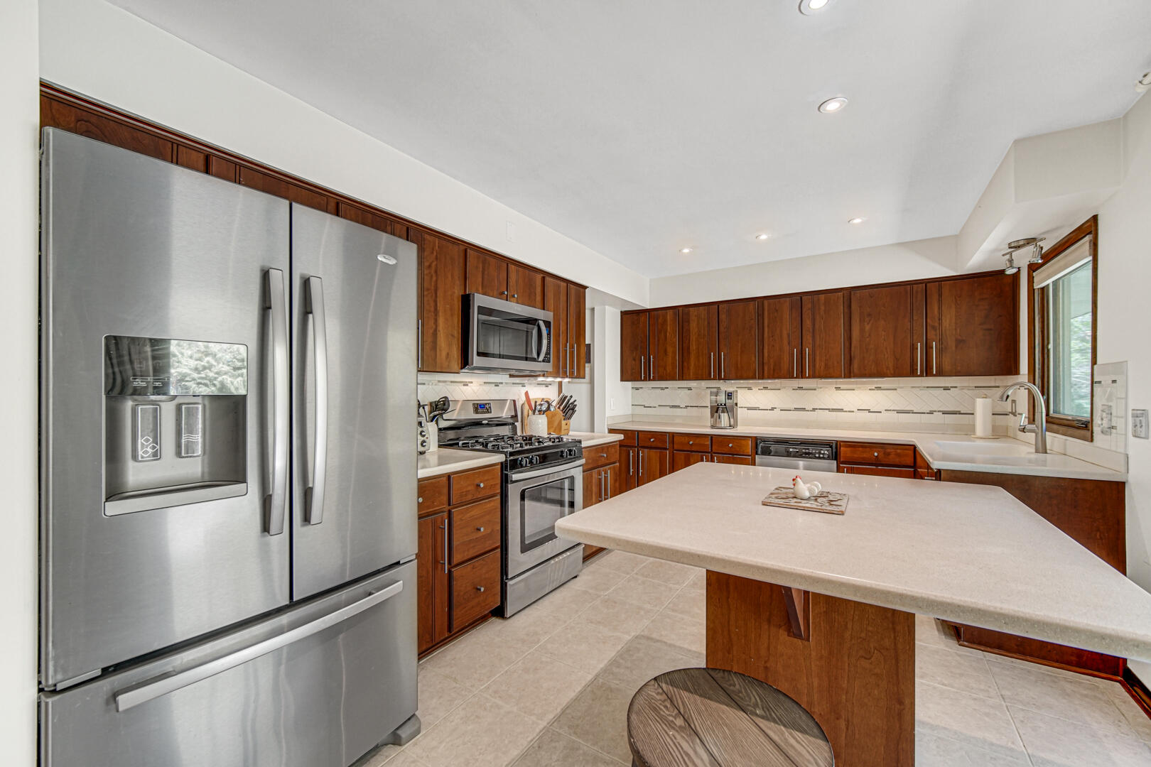 95 Diana Road Ogden Dunes, IN 46368 - Photo 5 of 30 1620x1080