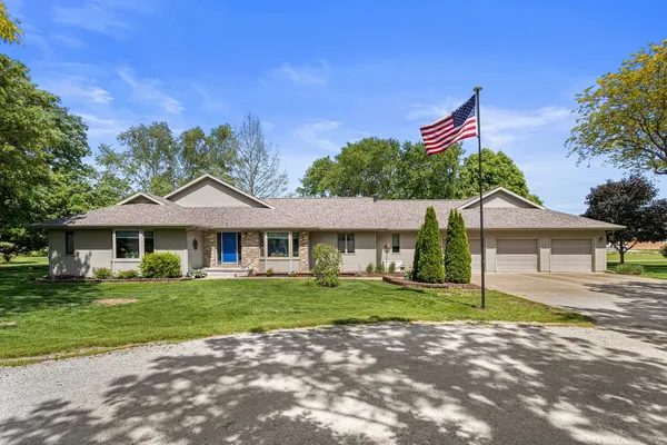 $549,900 | 3260 Greenwood Drive, Dewey, IL 61840