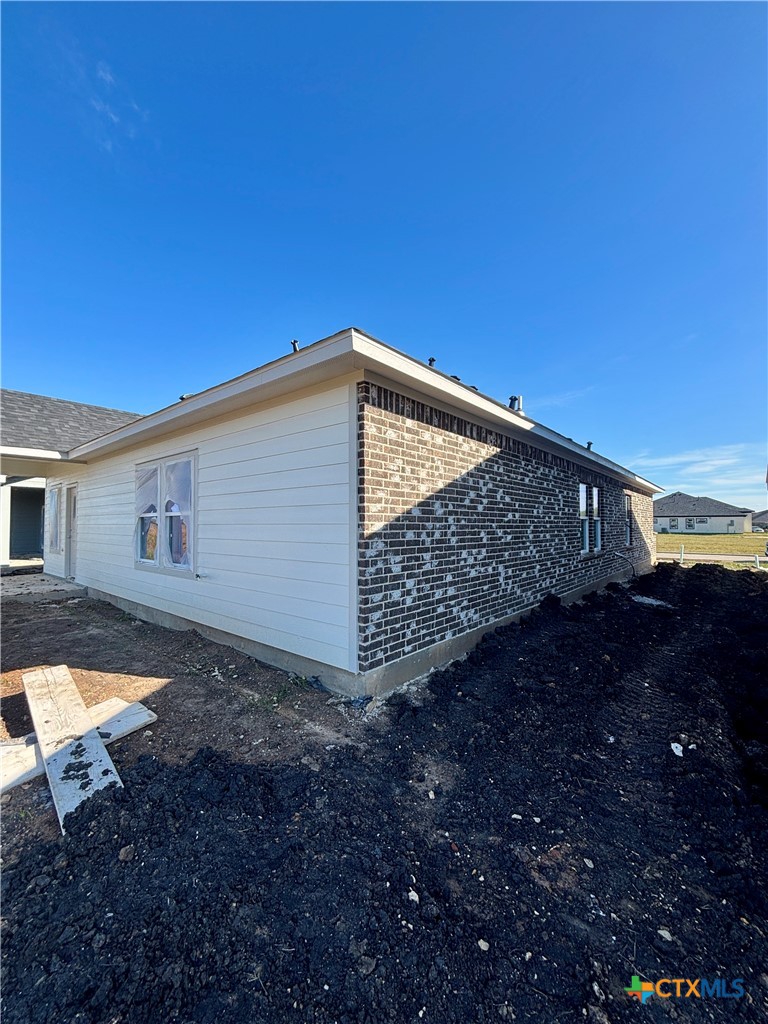 306 Cardinal Dr Port Port Lavaca, TX 77979 - Photo 3 of 16 a backyard of a house