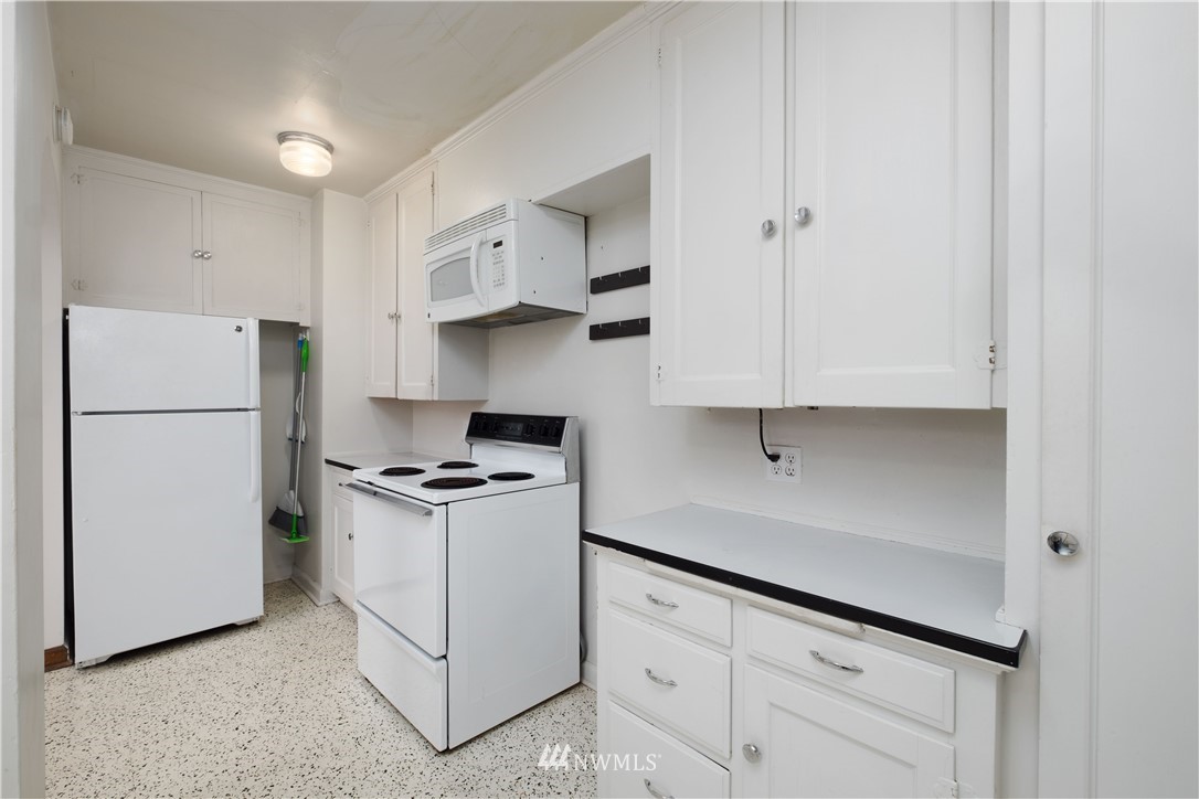 709 North 68th Street Seattle, WA 98103 - Photo 22 of 34
