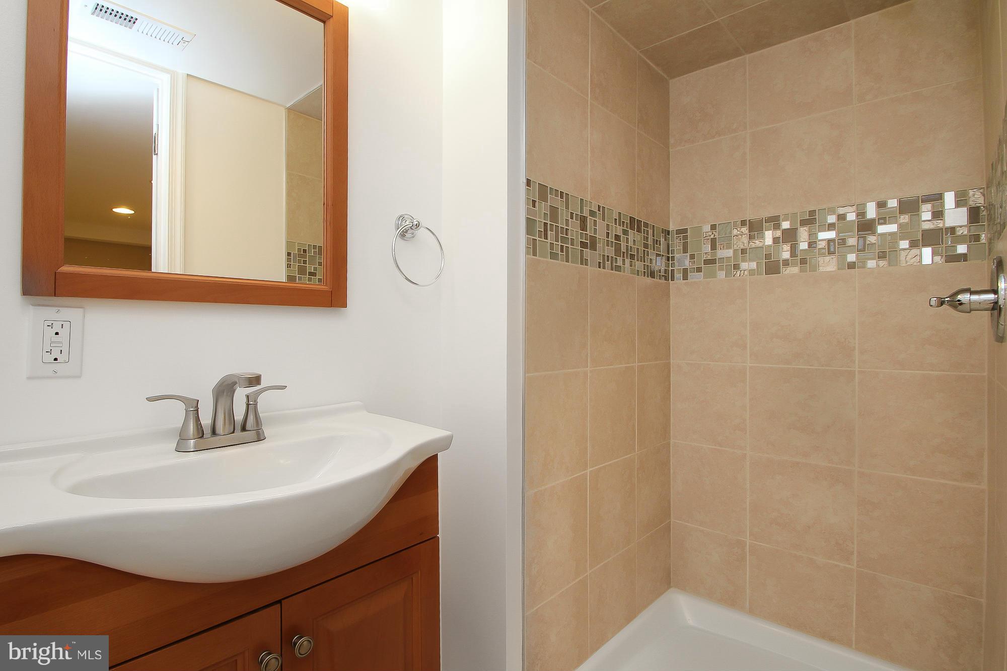 5919 Glenkirk Road Baltimore, MD 21239 - Photo 15 of 30 Bath