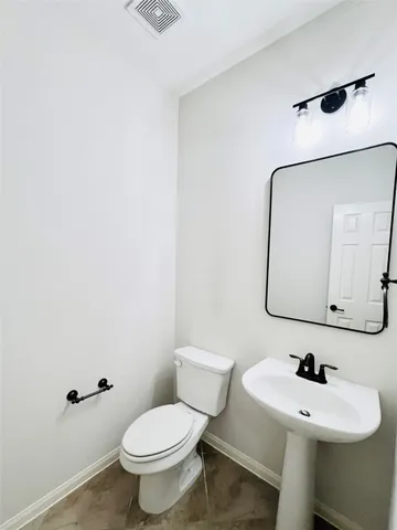 $2,550 | 133 East Montfair Boulevard, The Woodlands, TX 77382