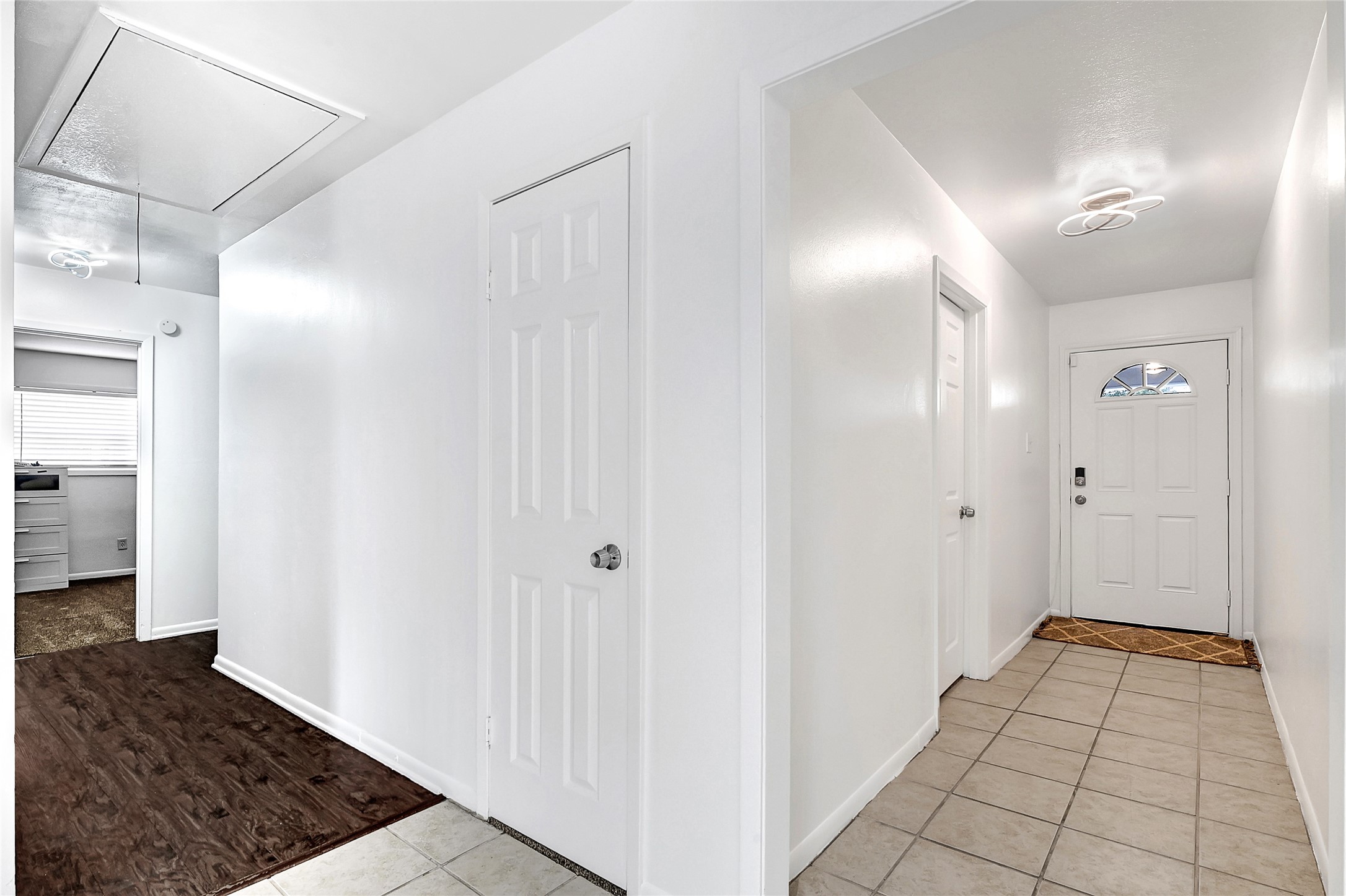 2016 South Houston Road Pasadena, TX 77502 - Photo 4 of 24 a view of a hallway