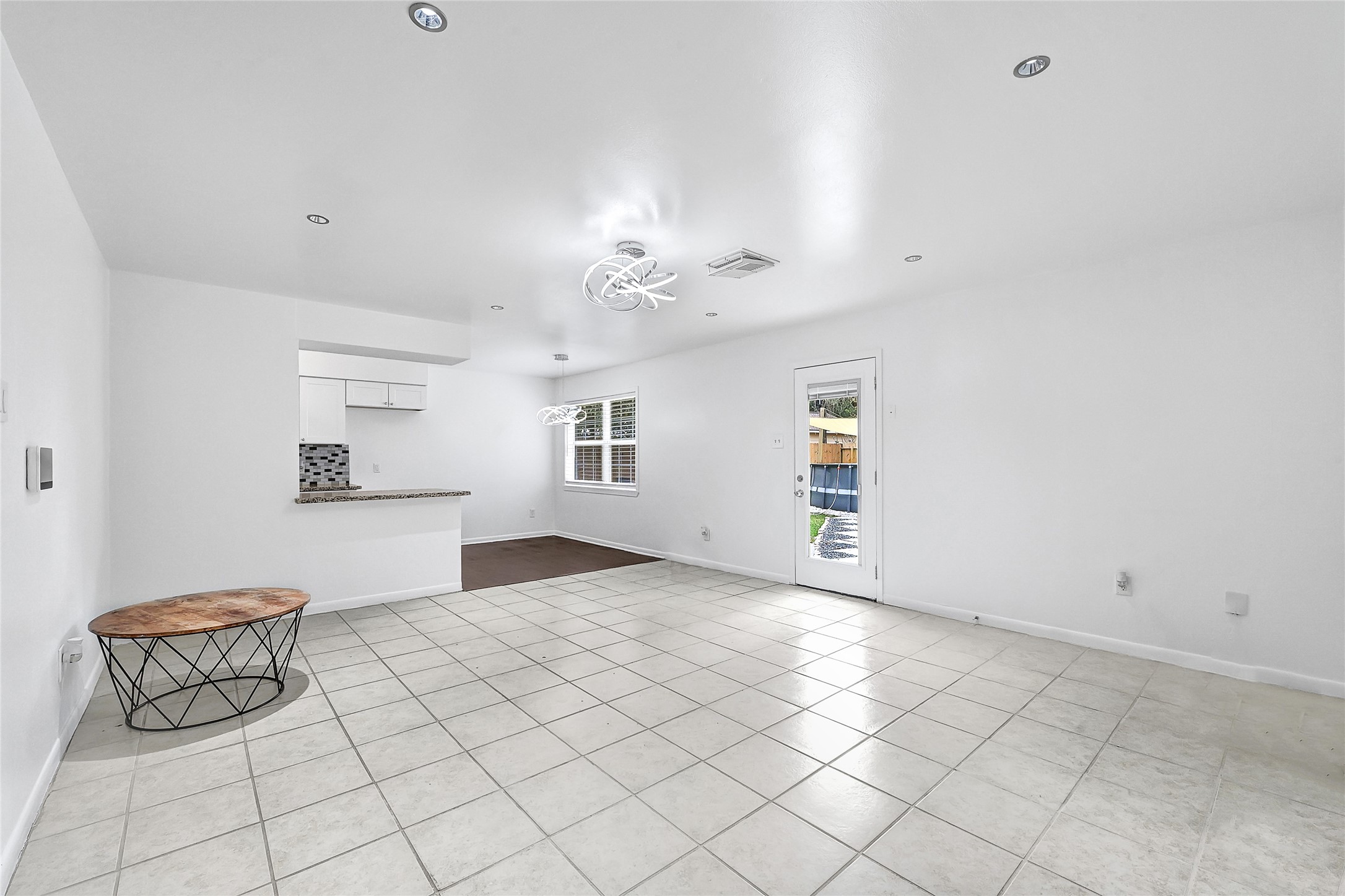 2016 South Houston Road Pasadena, TX 77502 - Photo 5 of 24 a view of an empty room with a window