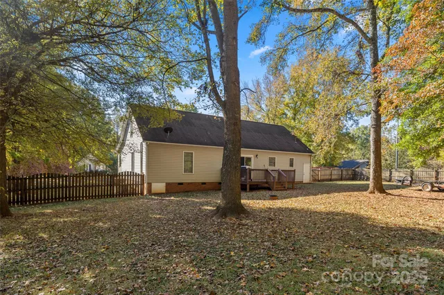 a view of a tree in the middle of a yard