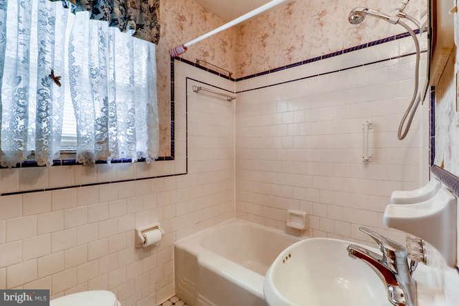 12 Hampton Road Linthicum Heights, MD 21090 - Photo 16 of 26 Bath