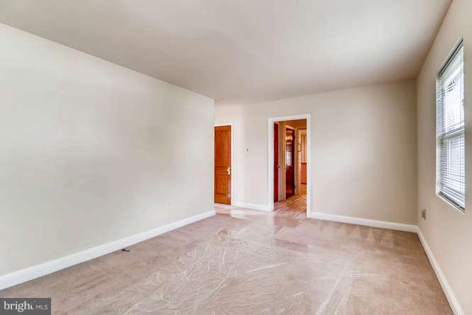 12 Hampton Road Linthicum Heights, MD 21090 - Photo 4 of 26 Living Room