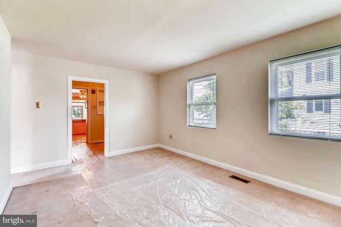 12 Hampton Road Linthicum Heights, MD 21090 - Photo 5 of 26 Living Room
