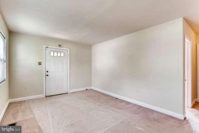12 Hampton Road Linthicum Heights, MD 21090 - Photo 6 of 26 Living Room