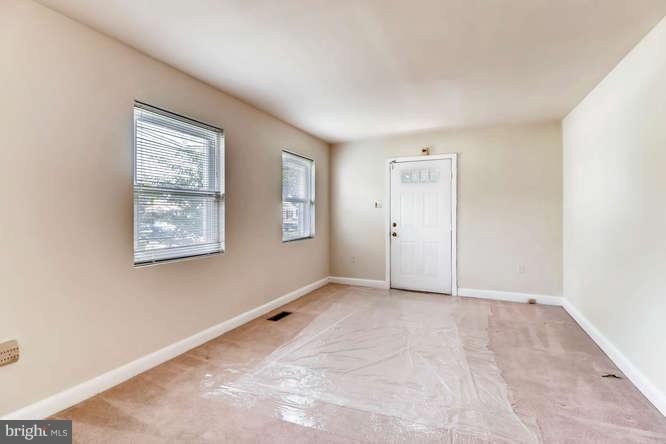 12 Hampton Road Linthicum Heights, MD 21090 - Photo 7 of 26 Living Room