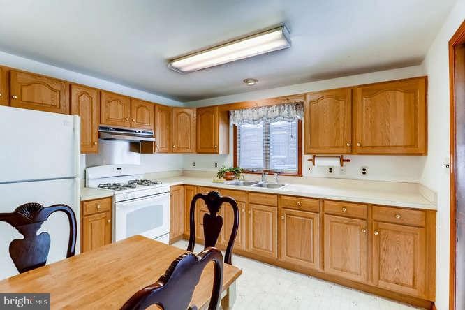 12 Hampton Road Linthicum Heights, MD 21090 - Photo 9 of 26 Kitchen