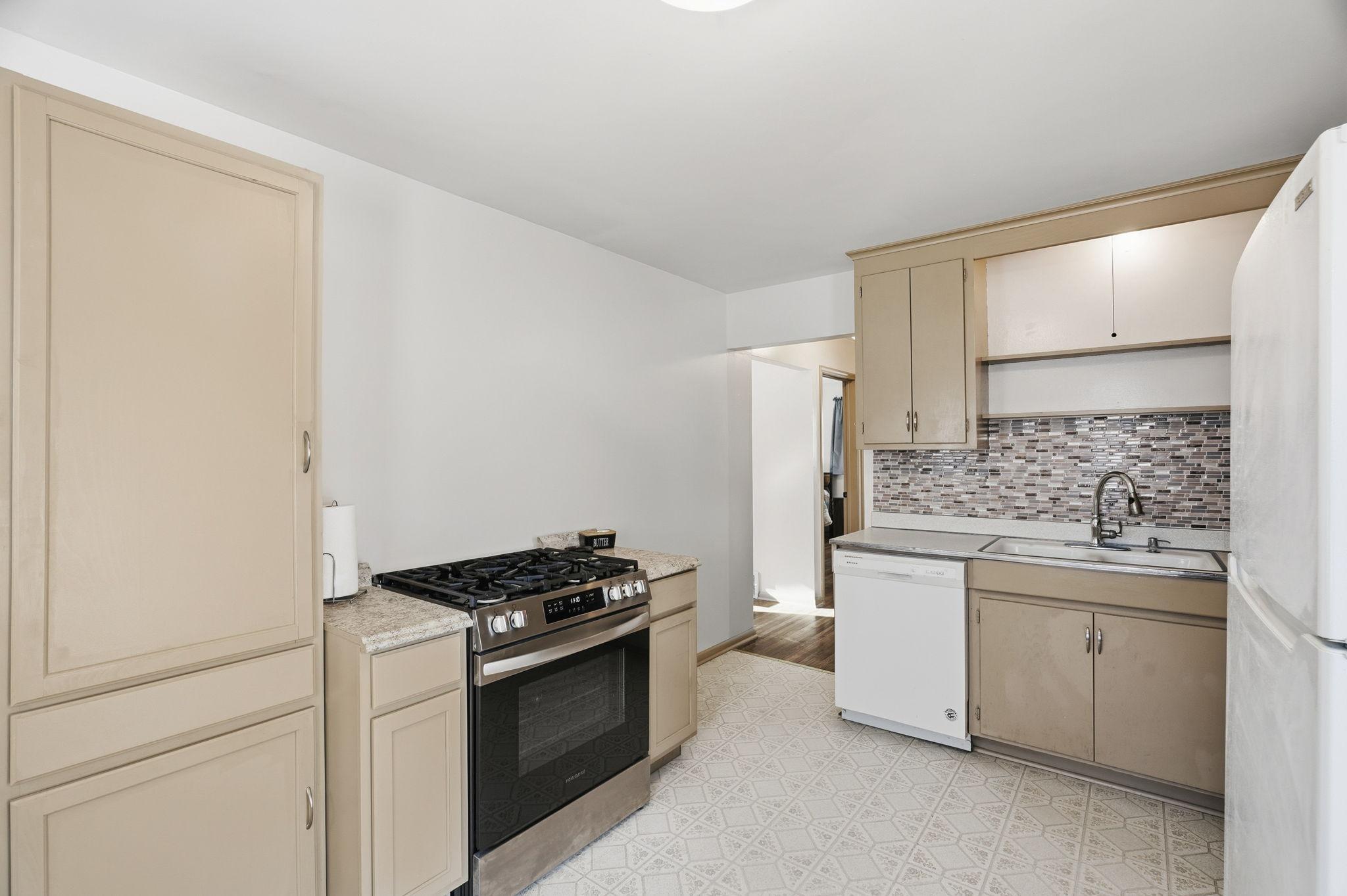 6708 Corvallis Avenue North Crystal, MN 55428 - Photo 18 of 39