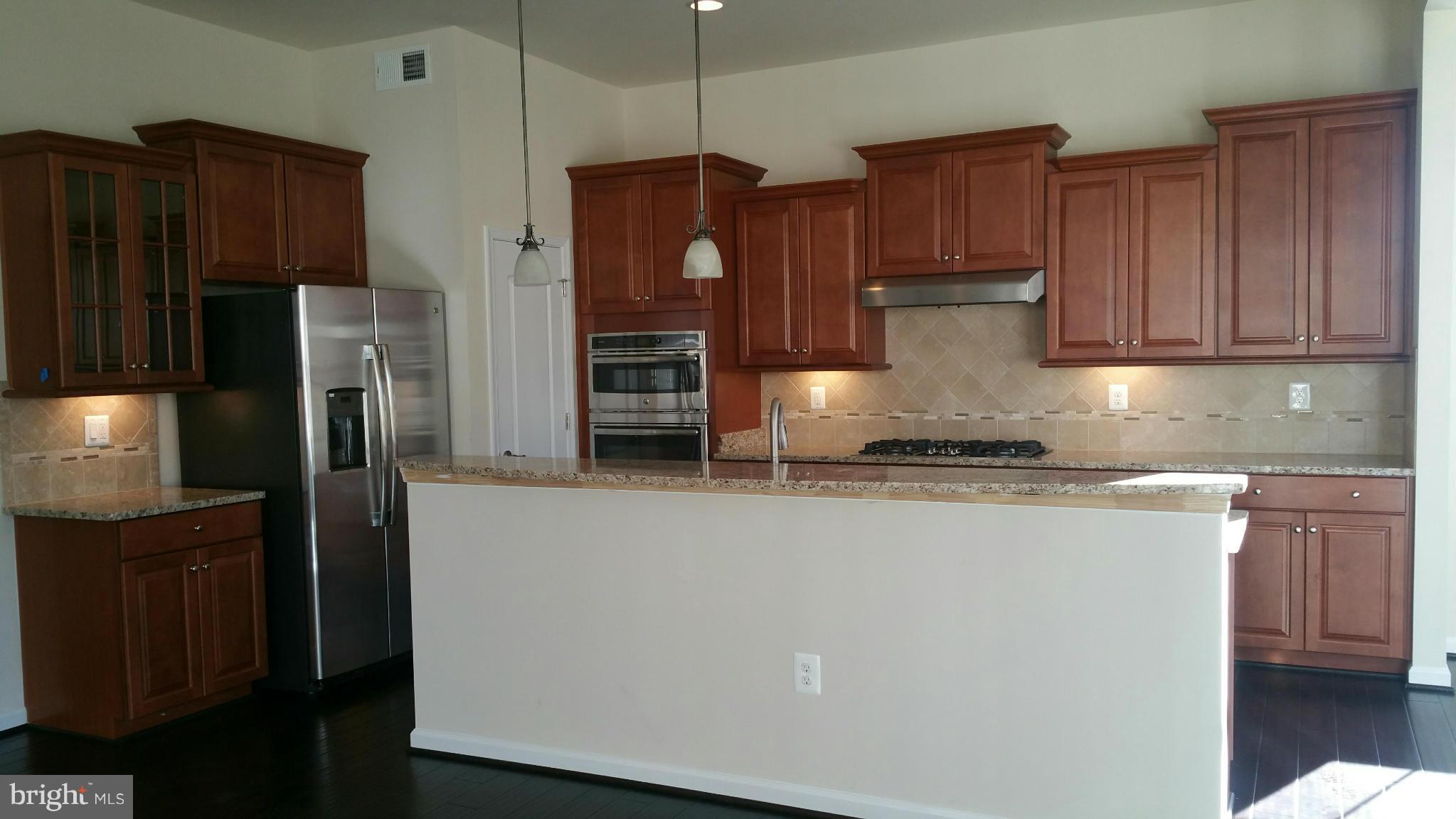 7307 Hayfield Road Alexandria, VA 22315 - Photo 2 of 23 Kitchen