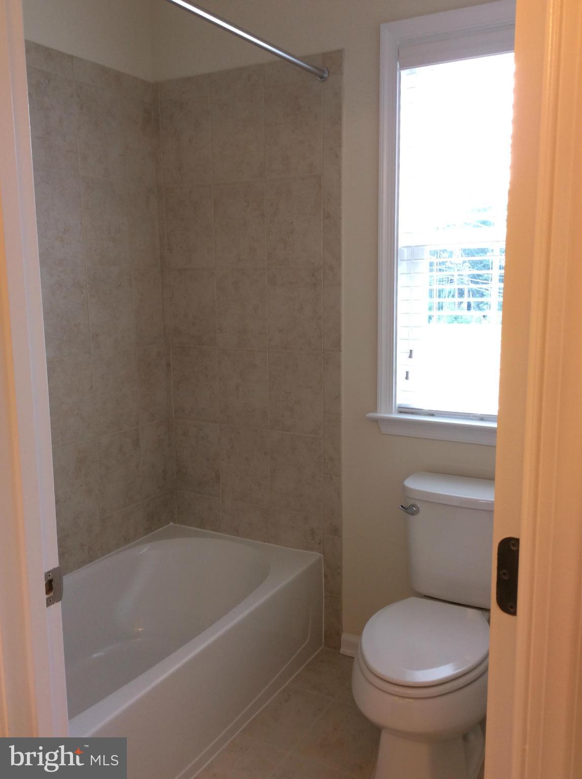 7307 Hayfield Road Alexandria, VA 22315 - Photo 13 of 23 Bath