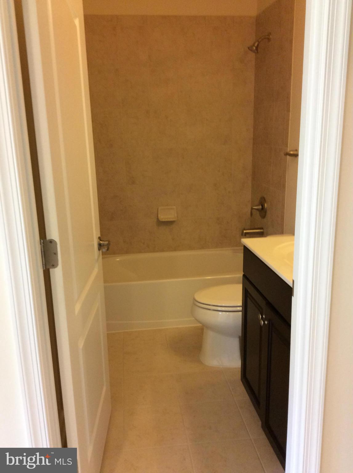 7307 Hayfield Road Alexandria, VA 22315 - Photo 14 of 23 Bath