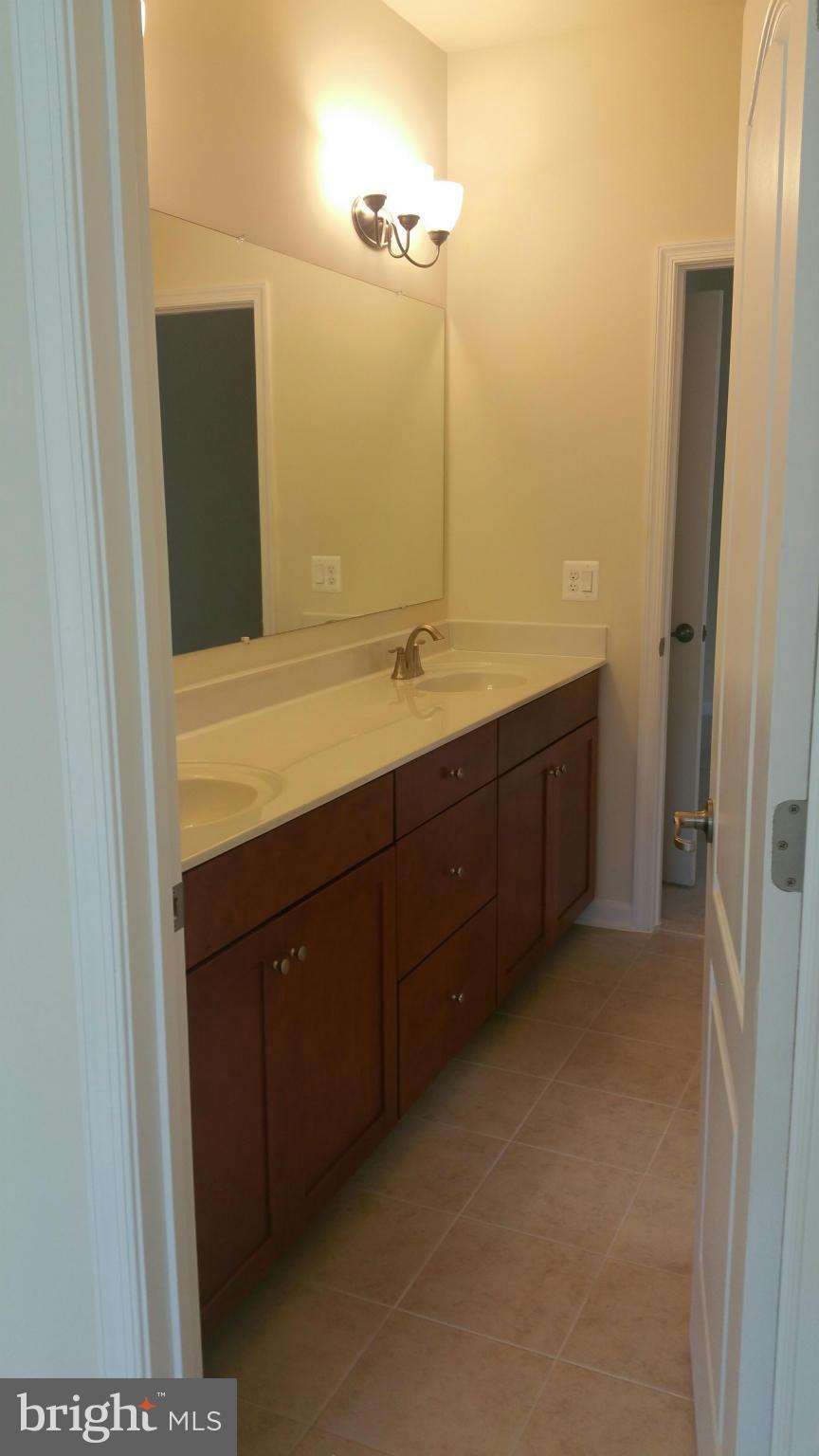 7307 Hayfield Road Alexandria, VA 22315 - Photo 15 of 23 Bath