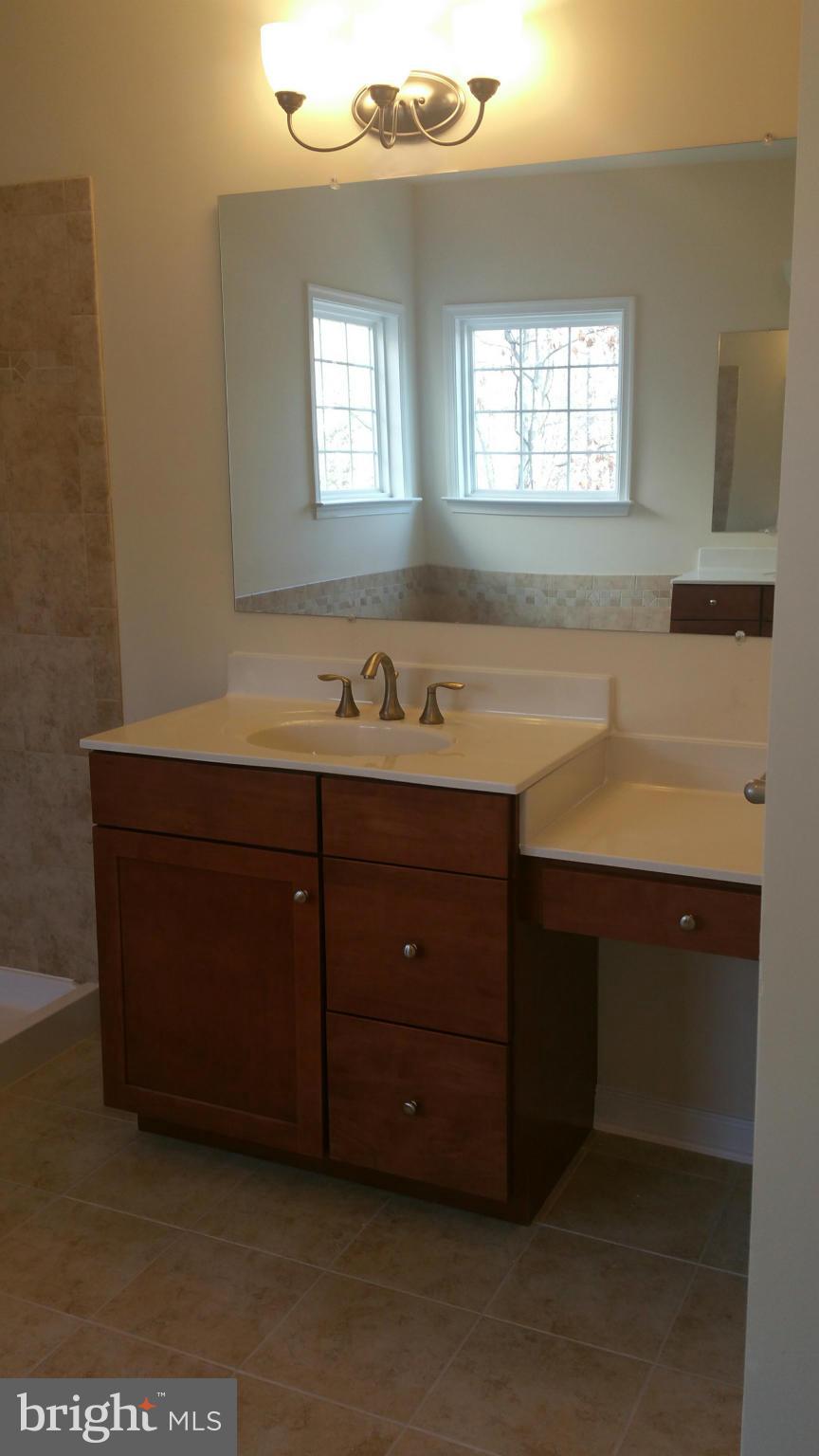 7307 Hayfield Road Alexandria, VA 22315 - Photo 17 of 23 Bath