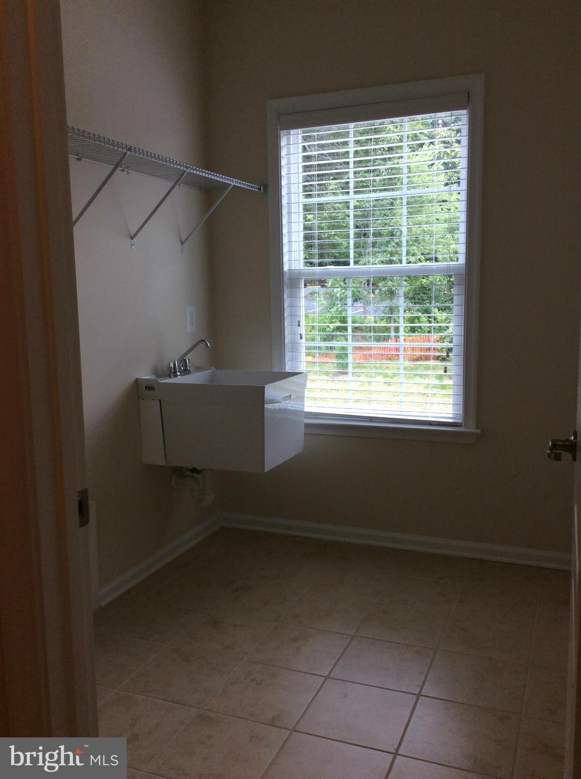 7307 Hayfield Road Alexandria, VA 22315 - Photo 9 of 23 Interior (General)