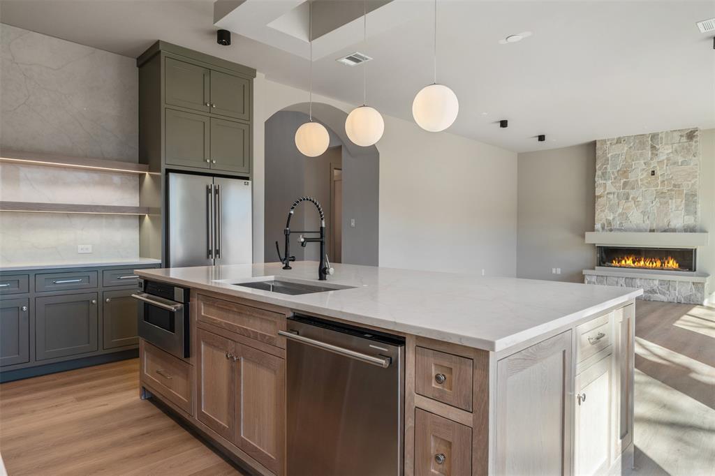 116 Pinnacle Club Drive Mabank, TX 75156 - Photo 14 of 40 a kitchen with a sink cabinets and stainless steel appliances