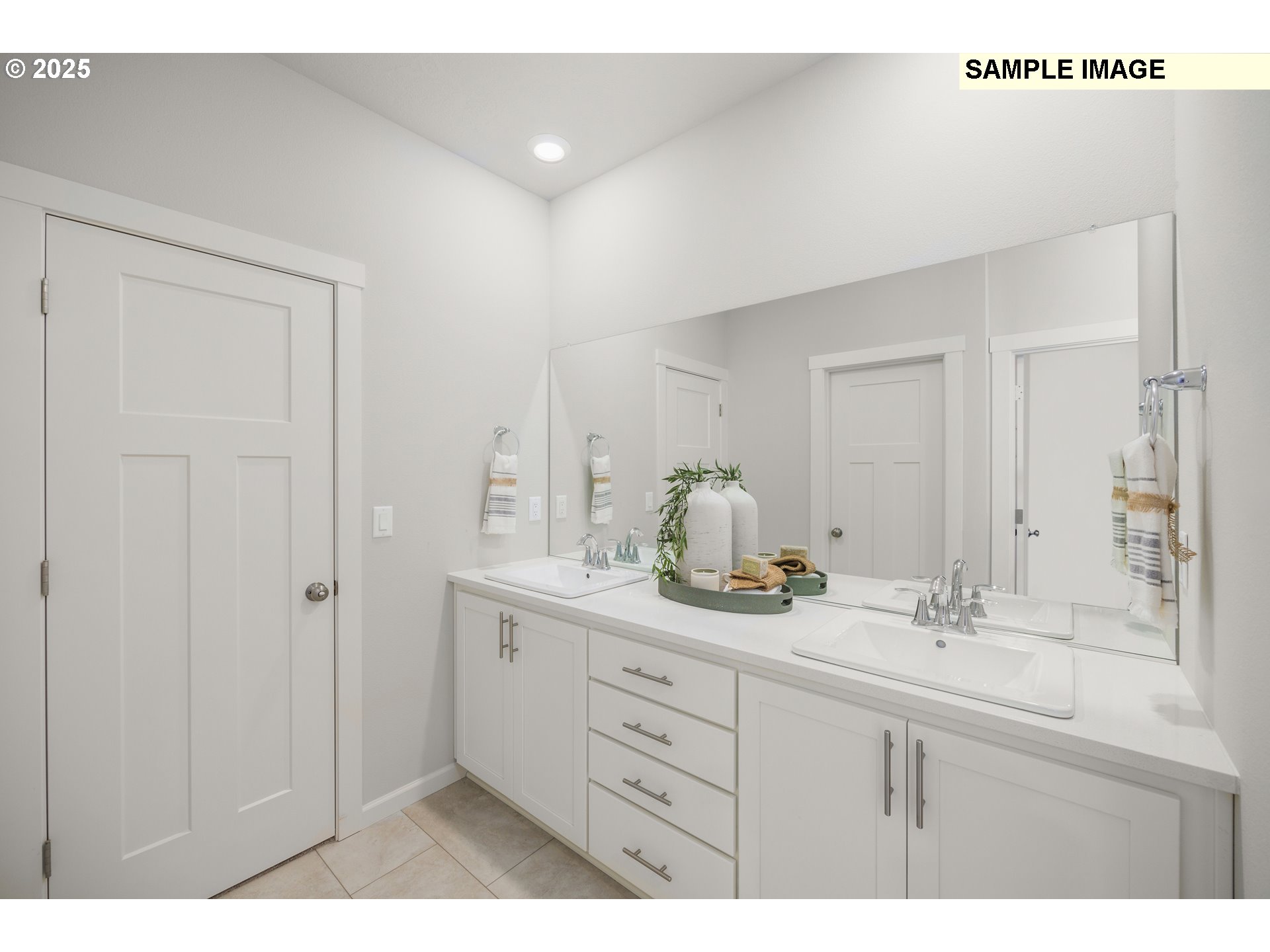 4301 Hackamore Court Southeast Albany, OR 97322 - Photo 13 of 24 a bathroom with a sink and a mirror