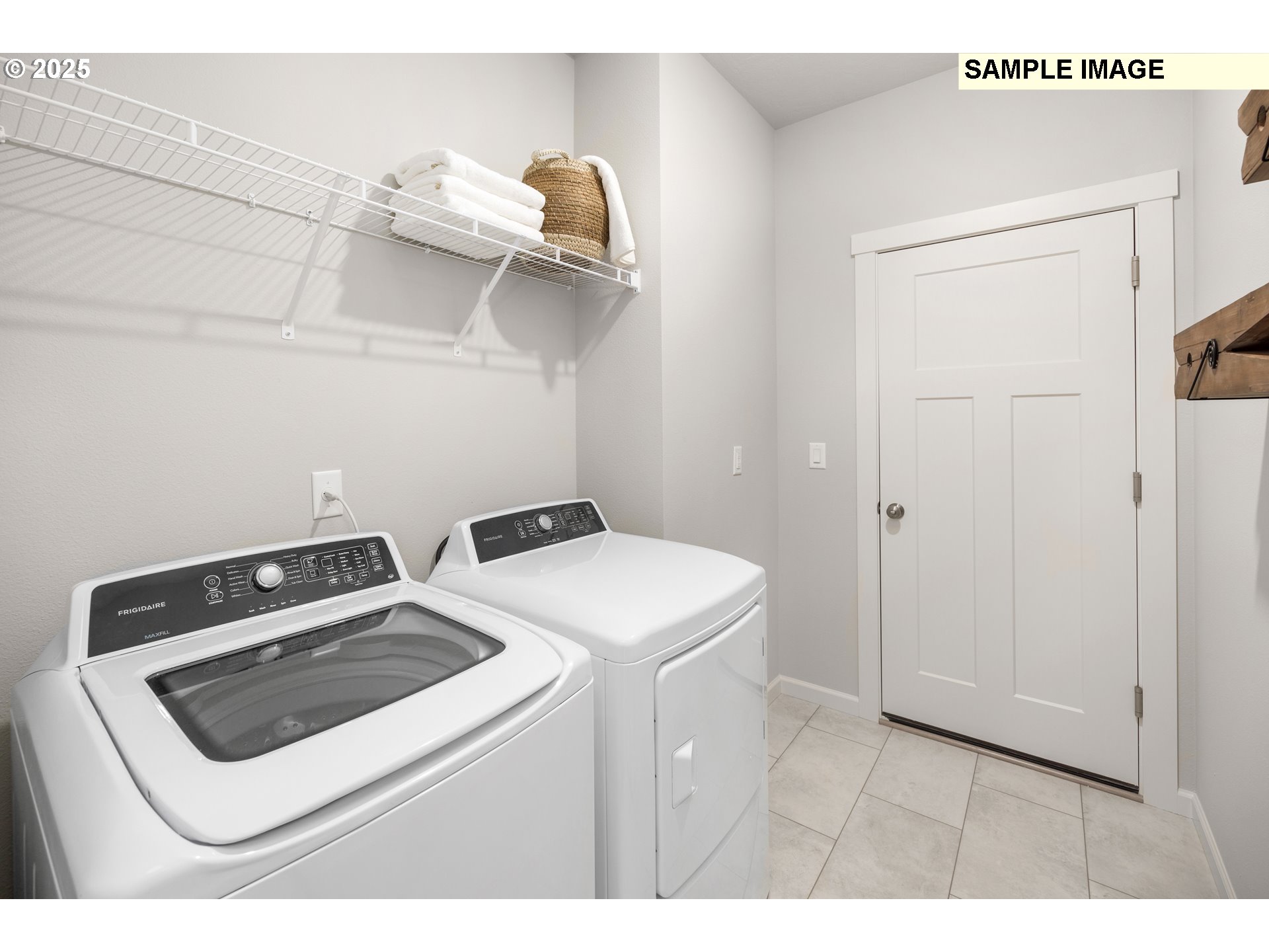 4301 Hackamore Court Southeast Albany, OR 97322 - Photo 19 of 24 a utility room with dryer and washer