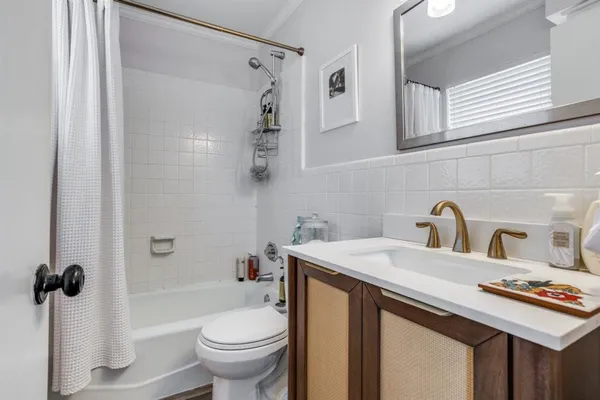 $2,400 | 11123 Paddock Circle, Dallas, TX 75238