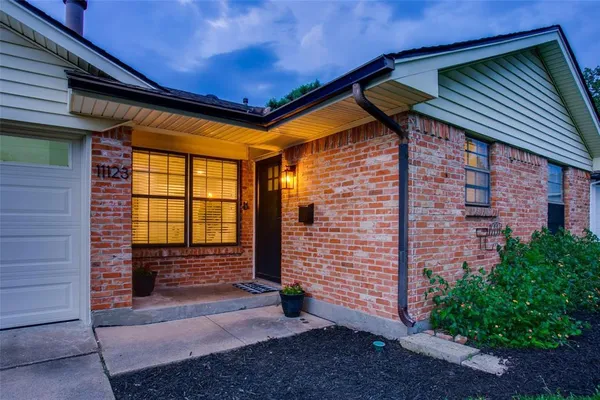 $2,400 | 11123 Paddock Circle, Dallas, TX 75238