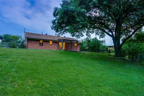 $2,400 | 11123 Paddock Circle, Dallas, TX 75238