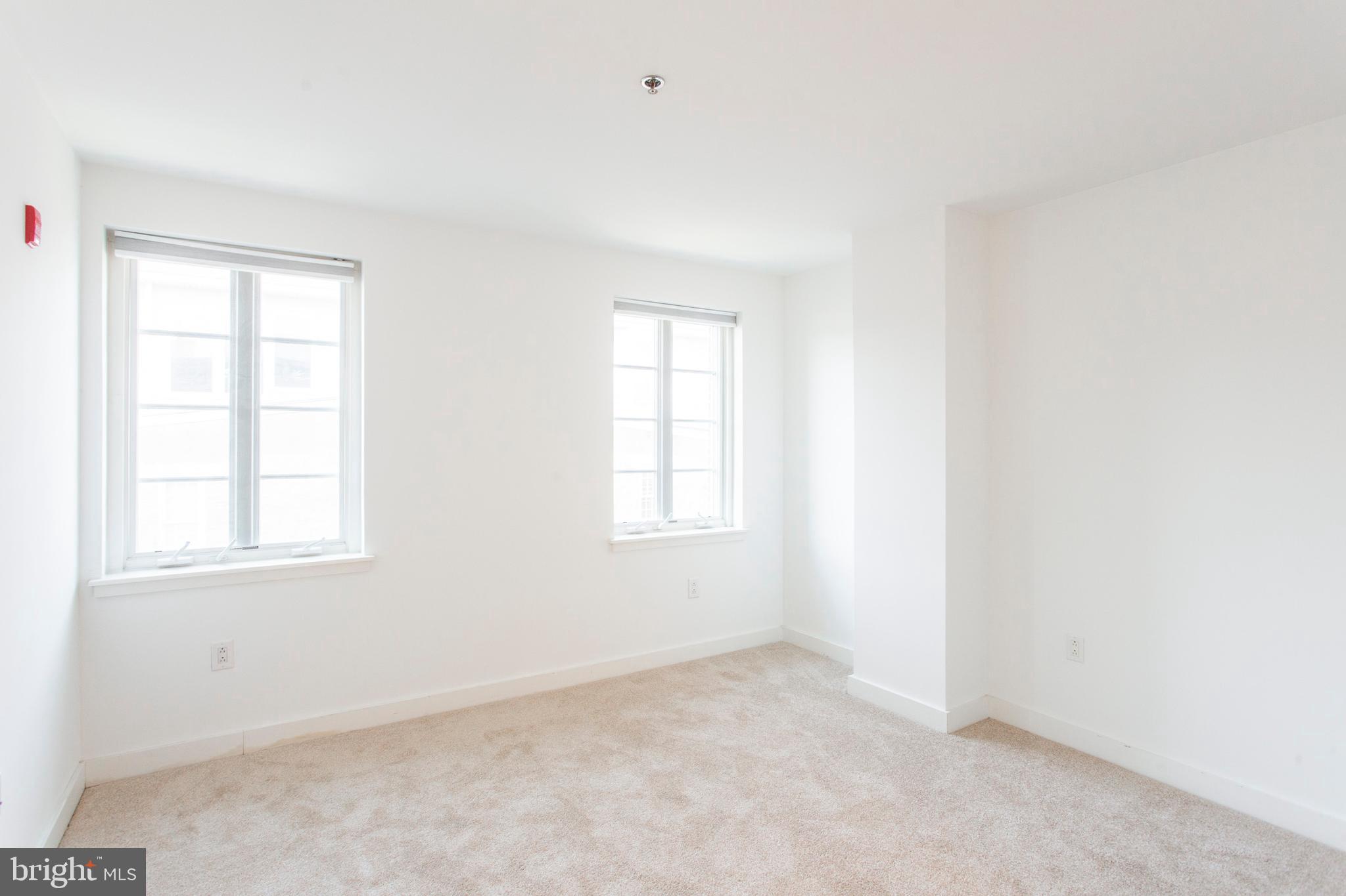 22 North Front Street, Unit PH1 Philadelphia, PA 19106 - Photo 14 of 42 an empty room with windows