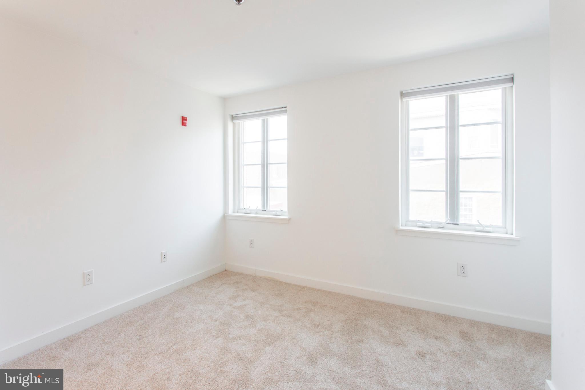 22 North Front Street, Unit PH1 Philadelphia, PA 19106 - Photo 15 of 42 an empty room with windows
