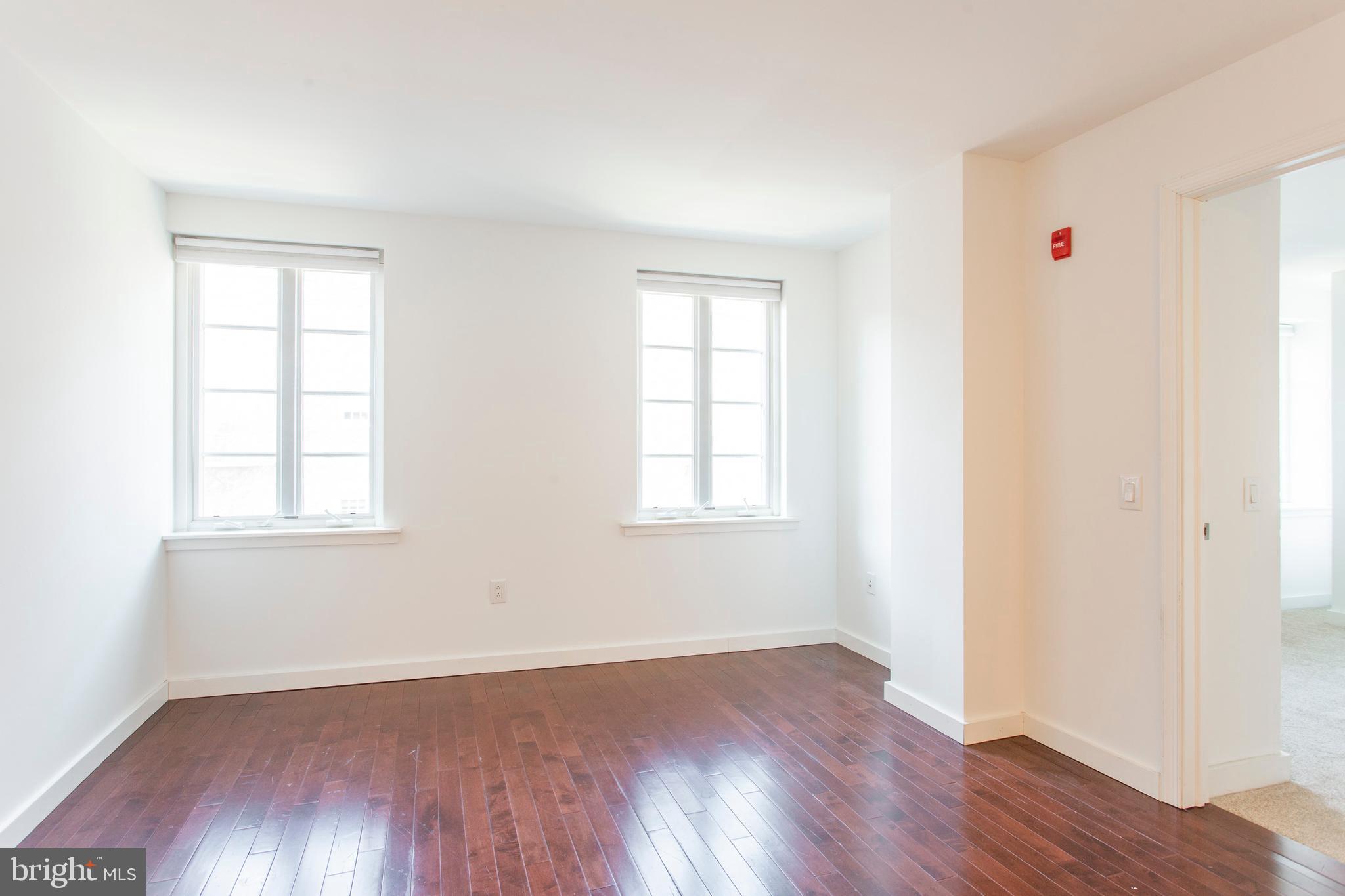 22 North Front Street, Unit PH1 Philadelphia, PA 19106 - Photo 28 of 42 an empty room with wooden floor and windows