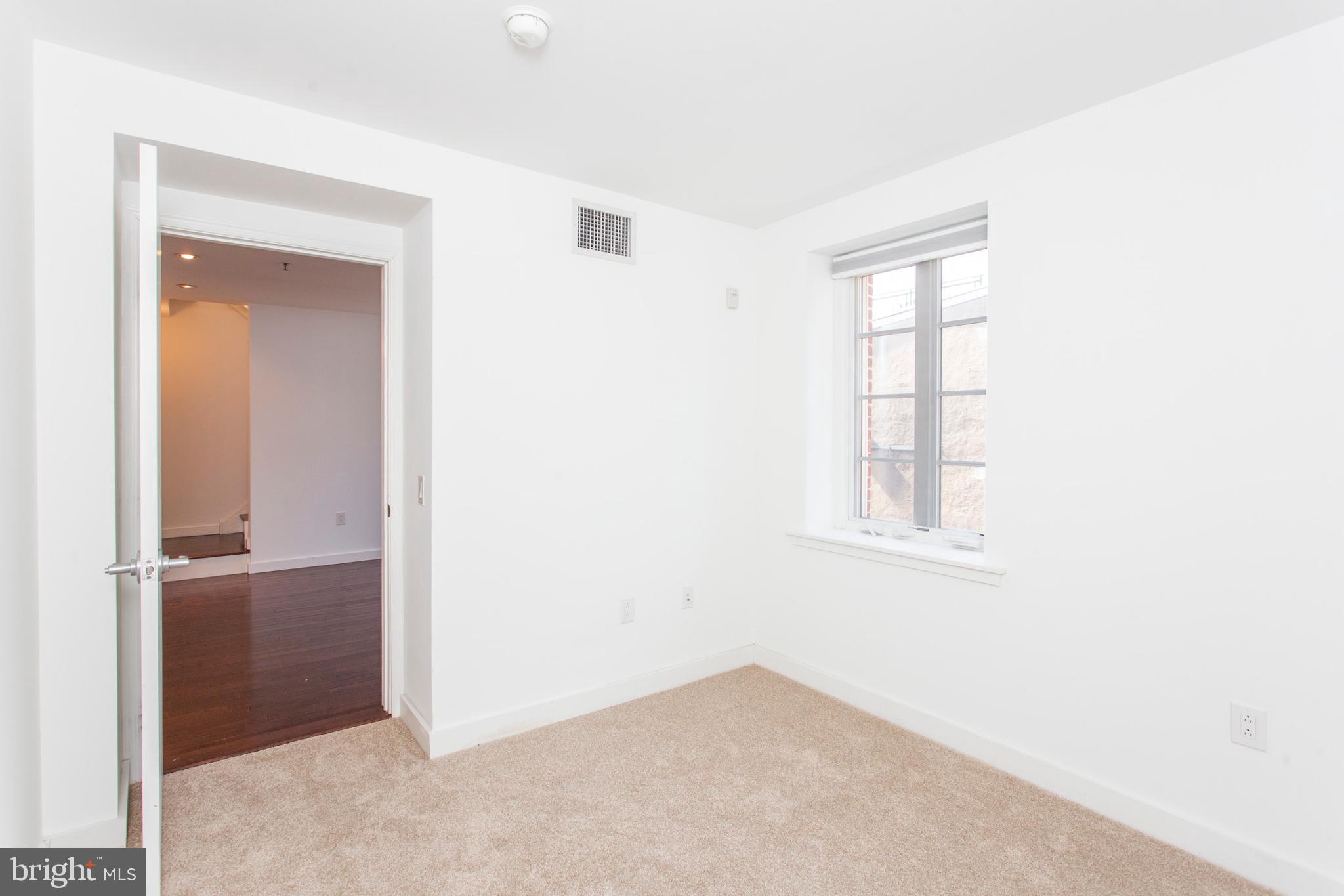 22 North Front Street, Unit PH1 Philadelphia, PA 19106 - Photo 33 of 42 an empty room with windows