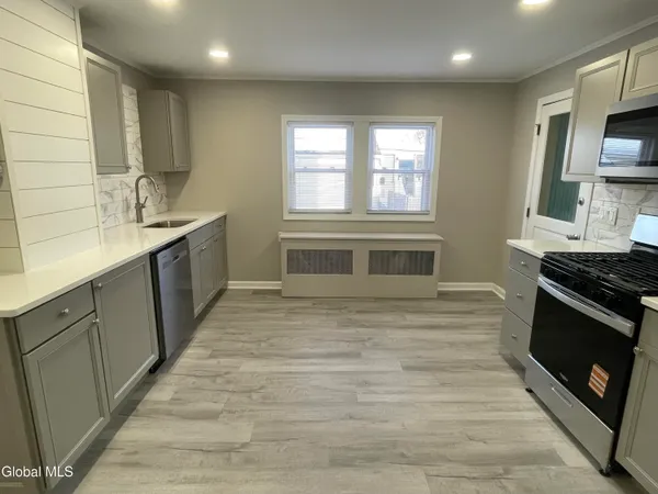$1,600 | 28 Leversee Avenue, Unit 1, Cohoes, NY 12047