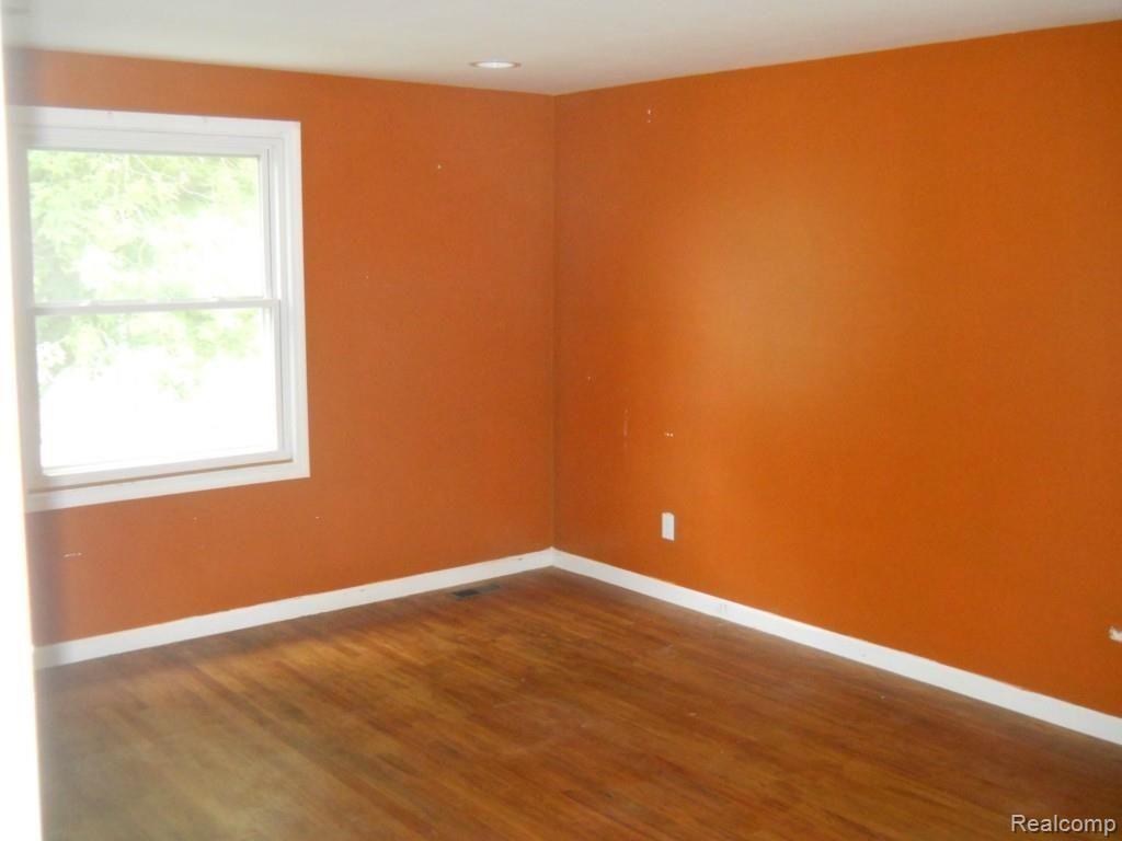 17557 Wayne Road Livonia, MI 48152 - Photo 9 of 20 bedroom 1.jpg