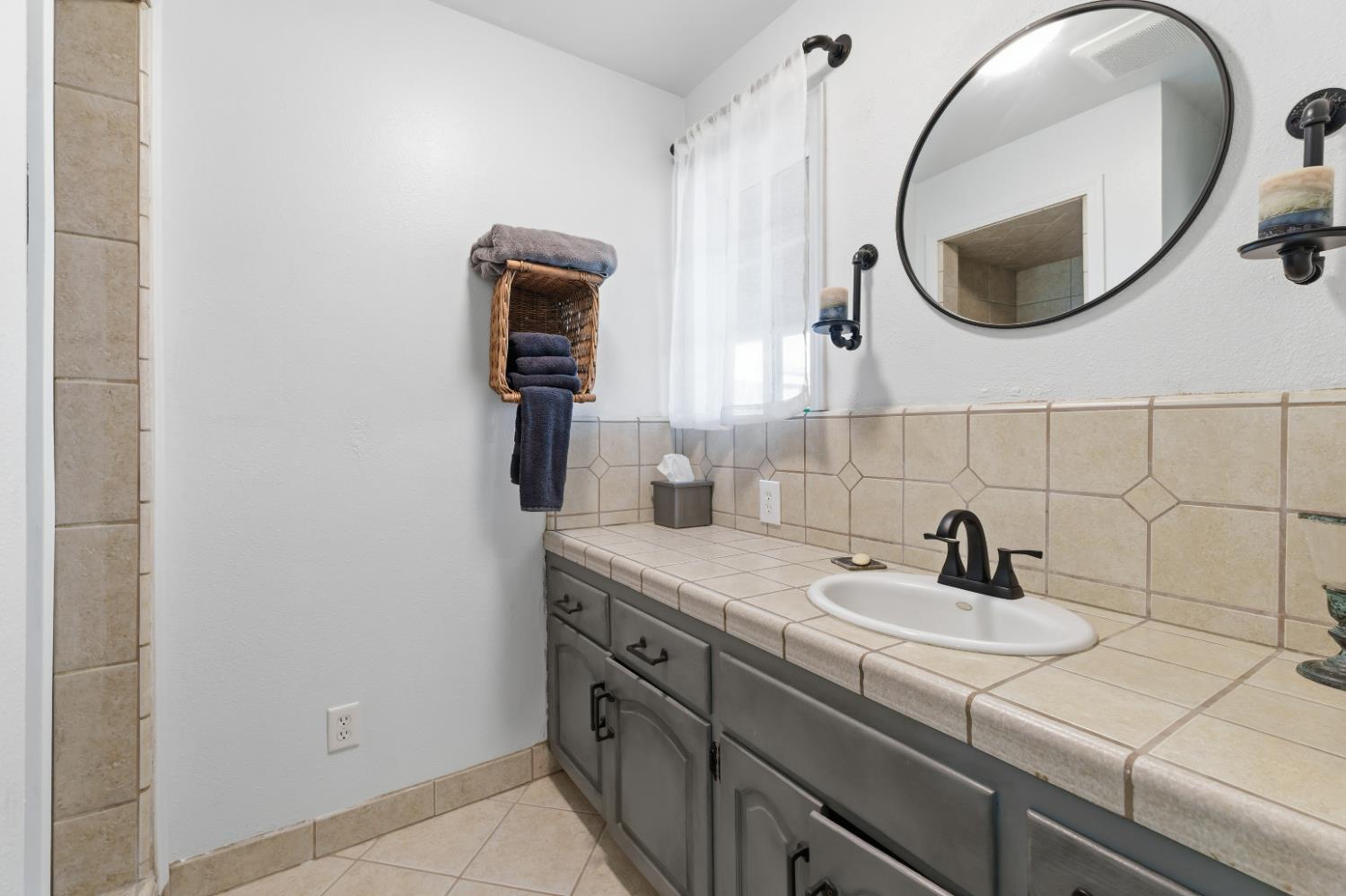 2938 North Trinity Avenue Kerman, CA 93630 - Photo 21 of 38 a bathroom with a sink and a mirror